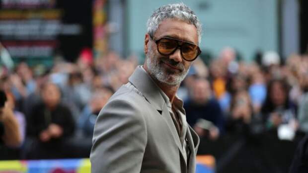 taika waititi wearing sunglasses