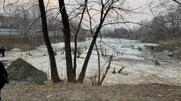 Не успели помочь: восьмилетний мальчик провалился под лед и утонул в Хабаровске