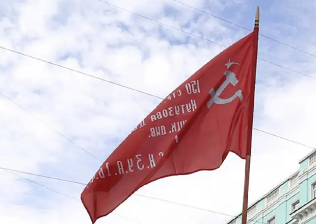 Коммунальщики Мелитополя готовят город ко Дню победы