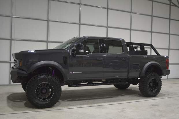 MegaRexx MegaBronc — семиместный Ford F-250 в костюме Bronco