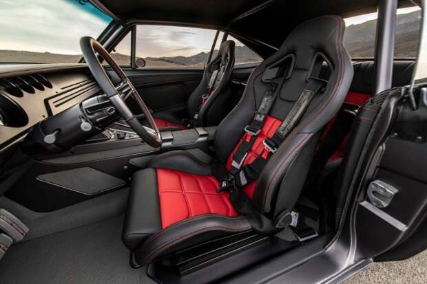 Комик Кевин Харт после автокатастрофы пересаживается на 1000-сильный Dodge Charger
