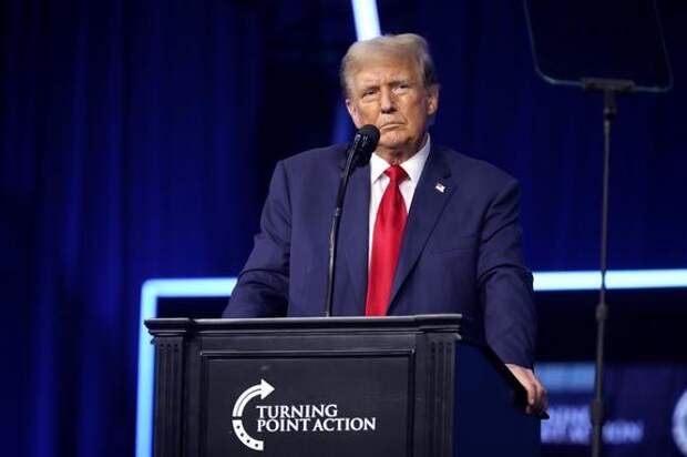 Трамп назвал лидера демократов в Палате представителей Джеффриса «преступником»