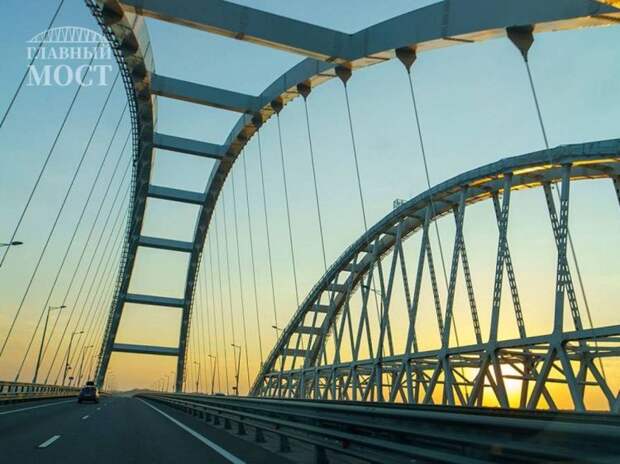 Крымский мост перекрыт! Огромные пробки: встали машины и поезда