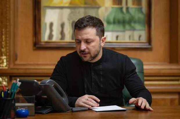 Азаров: западные страны мотивируют и поощряют хамское поведение Зеленского