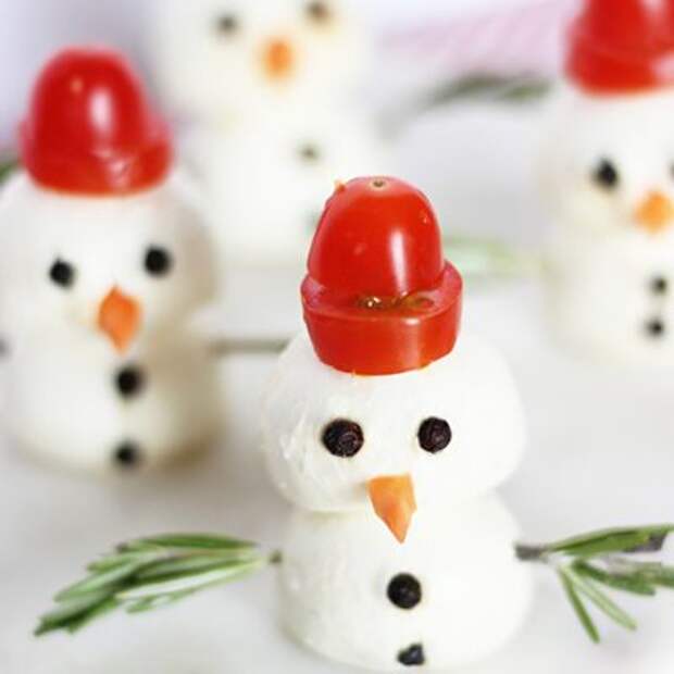 Закуска «Снеговики» из мацареллы - рецепт с фото
