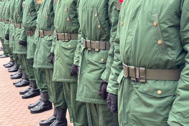 С новобранцами мотострелкового соединения ЮВО в Ростовской области начались занятия по общевойсковой подготовке