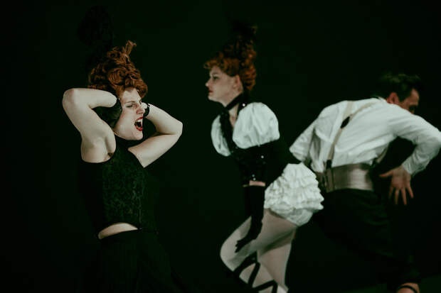 Сцена из спектакля «Обыкновенная смерть»