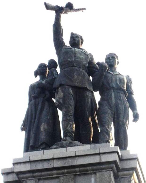 Monument_to_the_Soviet_Army,_Sofia