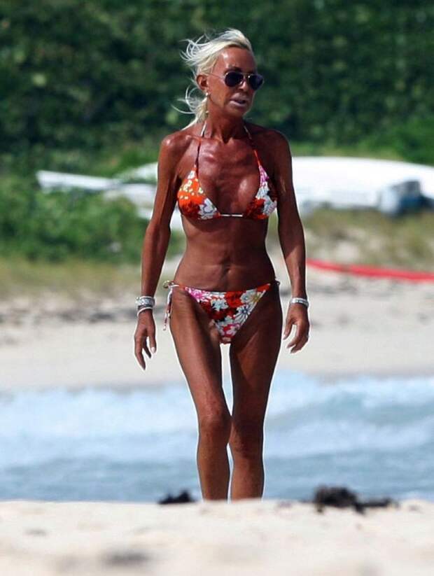 DonatellaVersace-Beach03 DonatellaVersace-Beach03
