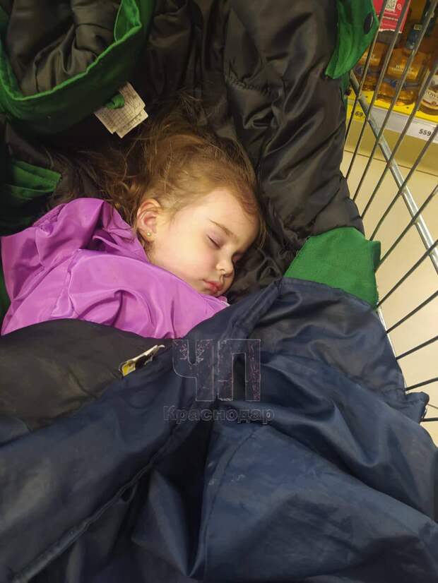 Подкинула ребенка и сбежала: полицейские Краснодара разыскивают маму малышки