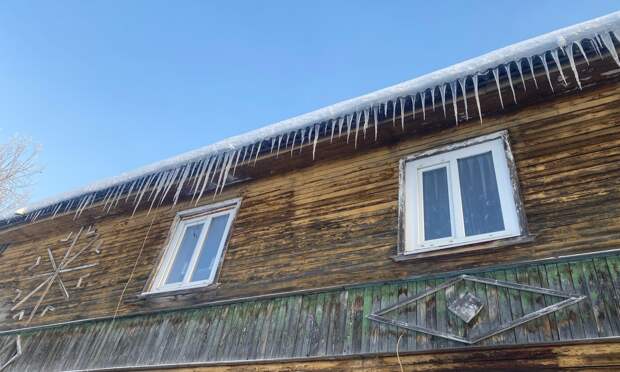 В Архангельской области усилят контроль за уборкой снега с крыш