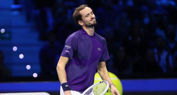 Медведев проиграл в трех сетах в третьем круге Australian Open