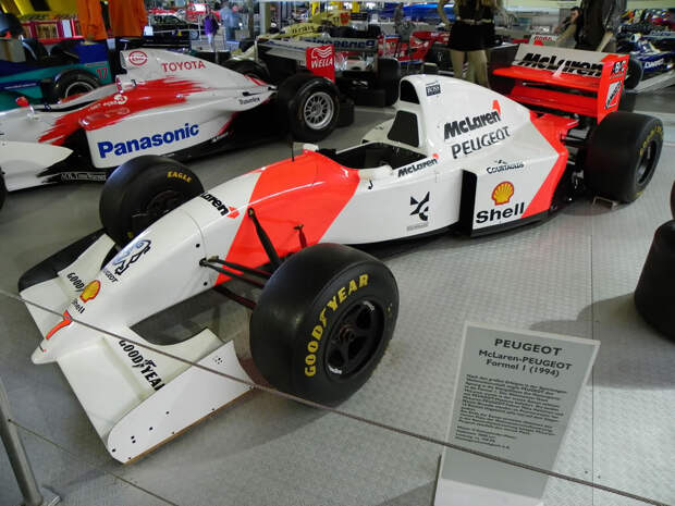 8. McLaren F1, 1992г. в. (391км/ч, 627«лошадей»). Самые быстрые автомобили современности