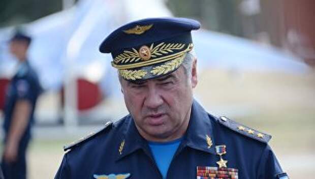 Главнокомандующий Военно-воздушными силами РФ генерал-полковник Виктор Бондарев. Архивное фото