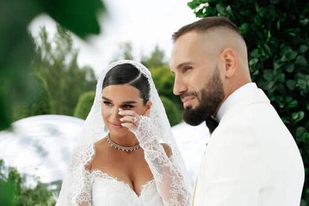 Интернет-пользователи высмеяли мужа Ксении Бородиной из-за поста с Мальдив