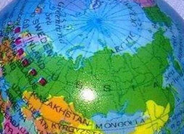 Глобус производства КНР с Украиной и Аляской в составе РФ
