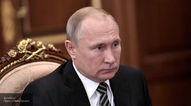 Путин уволил десять генералов СК, МЧС и МВД России