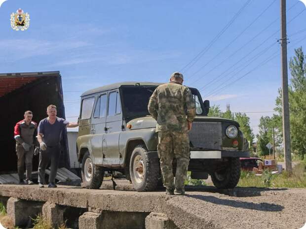 Из Архангельской области в зону СВО передали 30 машин и десятки тонн гумгруза