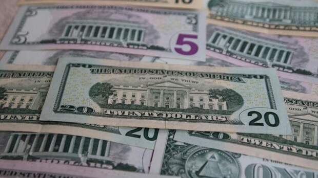 "За доллар помощи - пять себе": Вместо поддержки Украина получила от США кредитное ярмо
