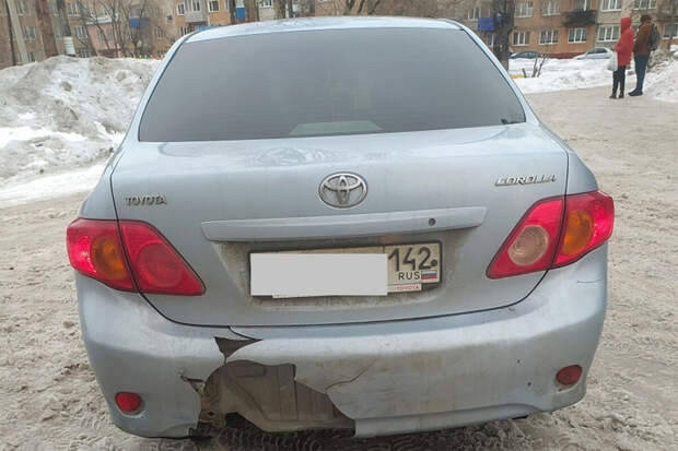 В Кузбассе жених разбил машину невесты после отмененной свадьбы