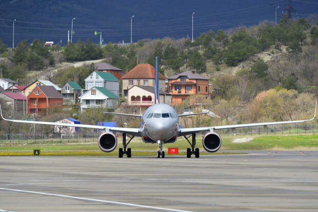 В аэропортах Геленджика и Краснодара сняли ограничения на полеты