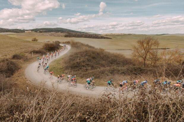 Пыльные дороги Тосканы: история гонки Strade Bianche