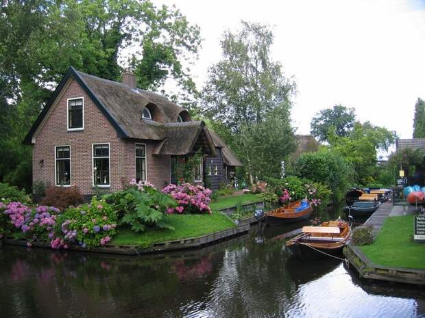 Giethoorn01 Гитхорн: деревня, где нет дорог