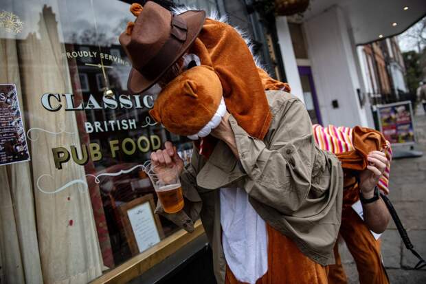 Веселая гонка лошадей London Pantomime Horse Race 2018