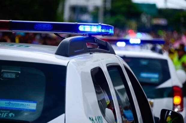 Во Львове человек в плаще устроил стрельбу