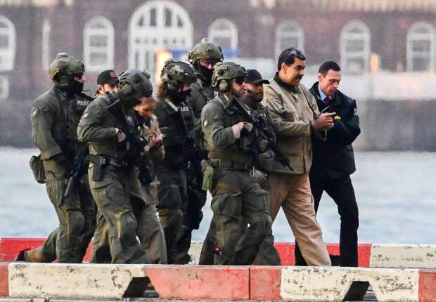 В МИД РФ призвали США незамедлительно освободить президента Мадуро и его супругу