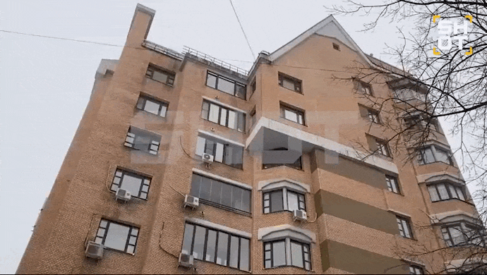 "Всё очень плохо". Долина рискует потерять ещё две элитных квартиры, пока отдыхает на курорте в ОАЭ. Приставы готовы выезжать