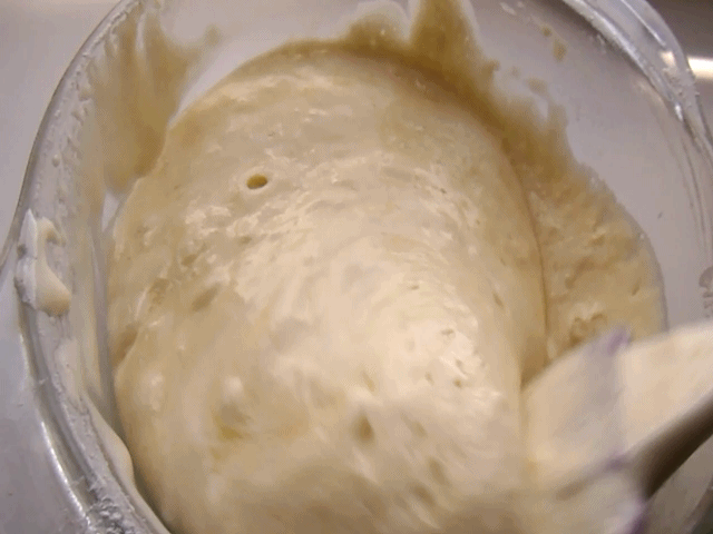 как перемешивать бисквитное тесто