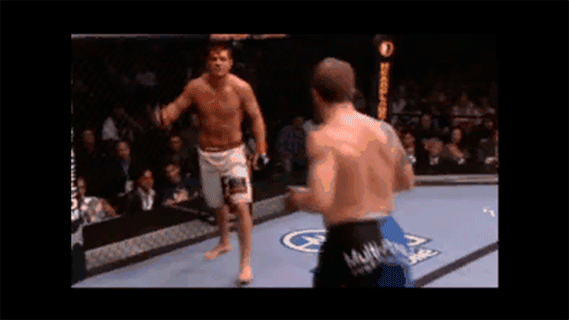 Зрелищные нокауты в UFC ударом с колена в прыжке