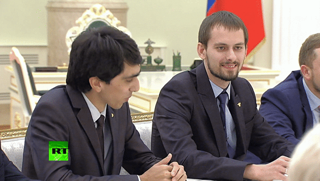 Учитель литературы растерялся после вопроса Путина о зарплате. ВИДЕО