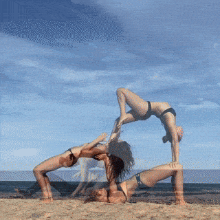 Глупости с девушками (15 гифок)